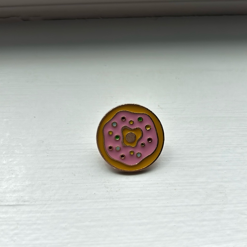Donut pin 🍩